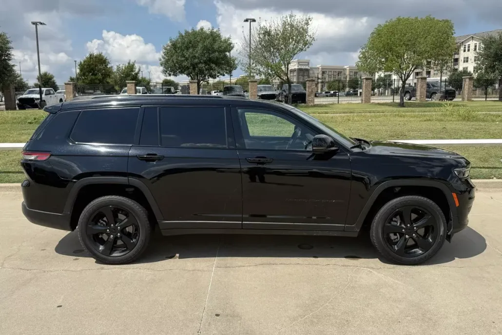 2022 Jeep Grand Cherokee Altitude photo 1