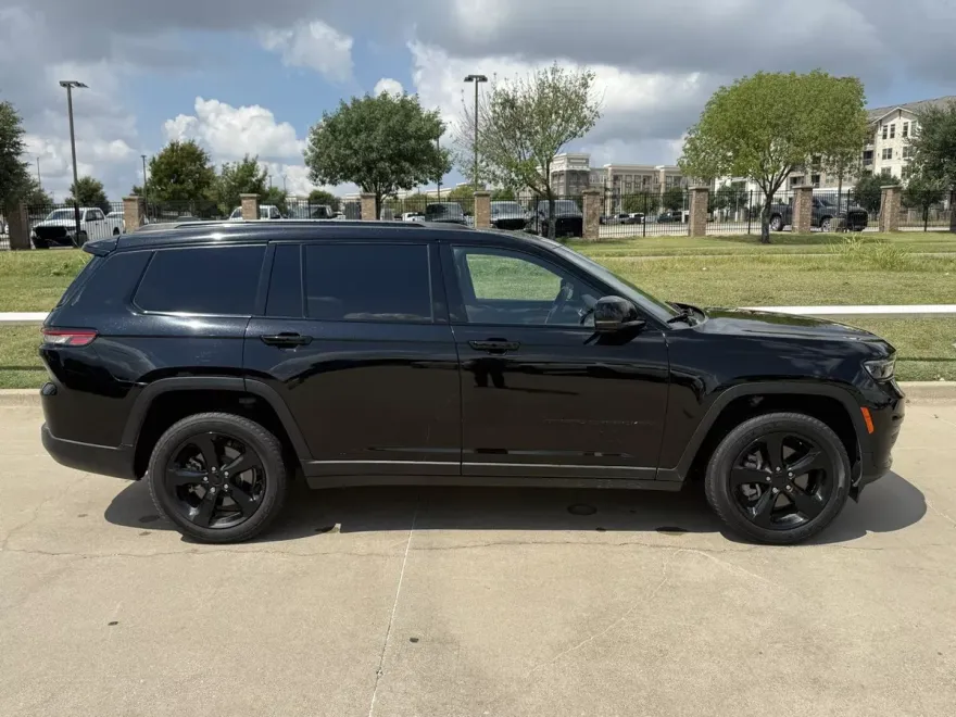 2022 Jeep Grand Cherokee Altitude photo 1