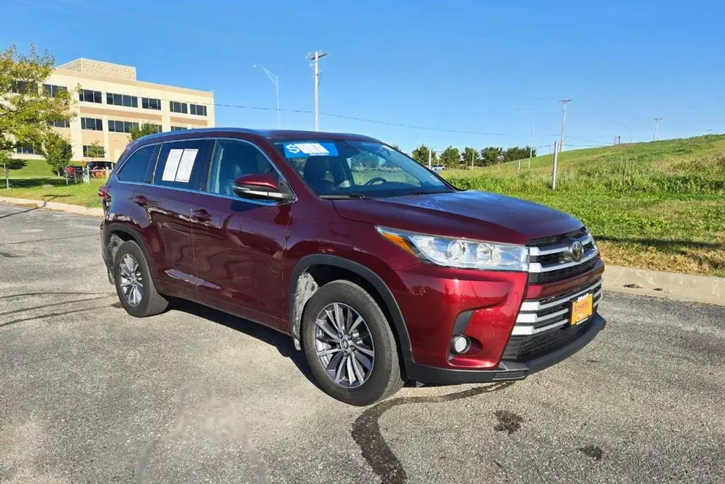 2017 Toyota Highlander SE XLE photo 1