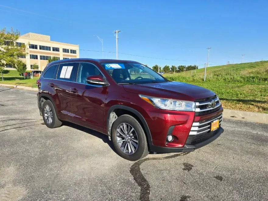 2017 Toyota Highlander SE XLE photo 1