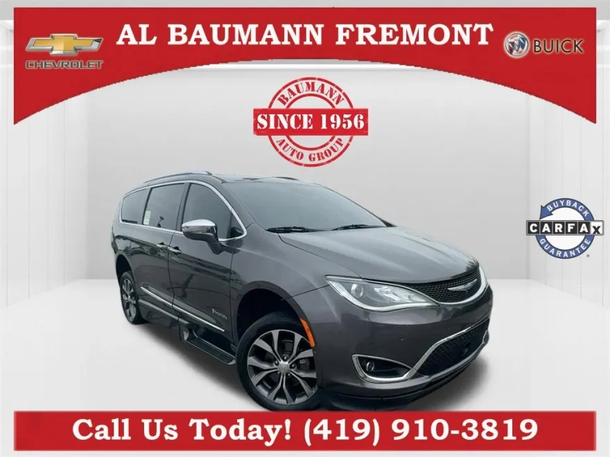 2017 Chrysler Pacifica Limited photo 1
