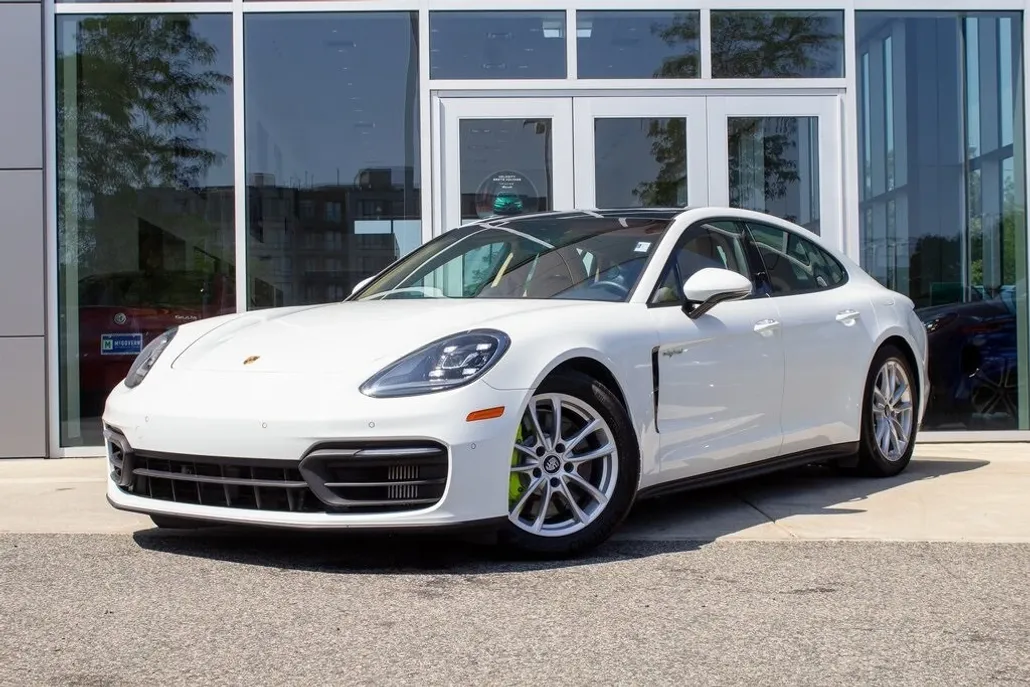 2022 Porsche Panamera E-Hybrid 4 photo 1
