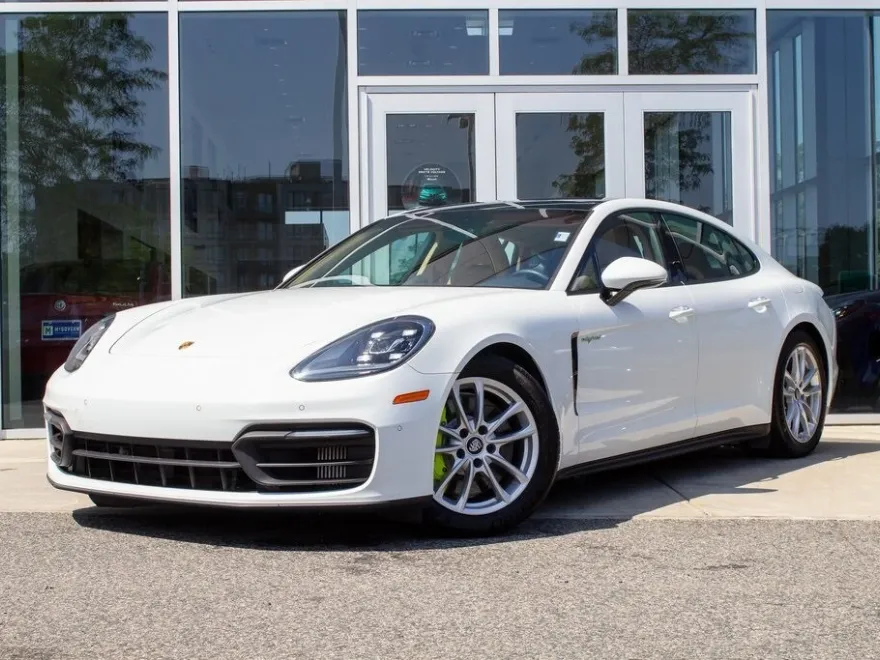2022 Porsche Panamera E-Hybrid 4 photo 1