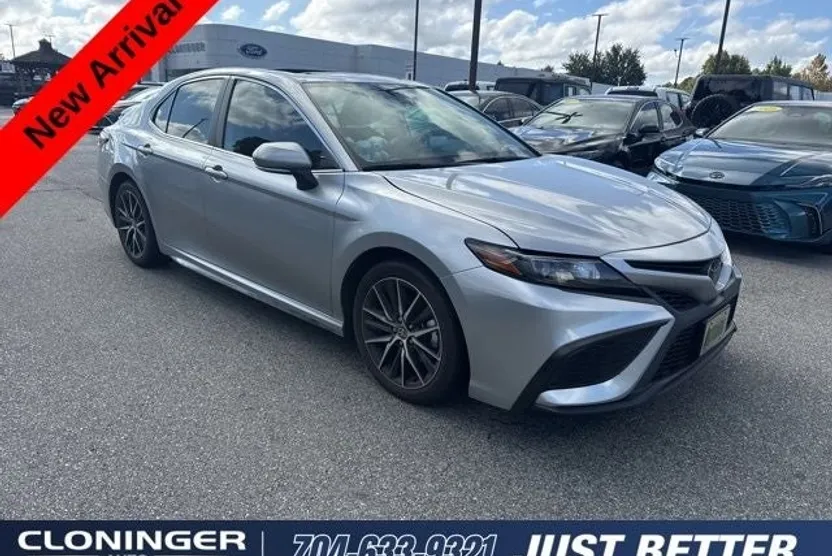 2024 Toyota Camry SE photo 1