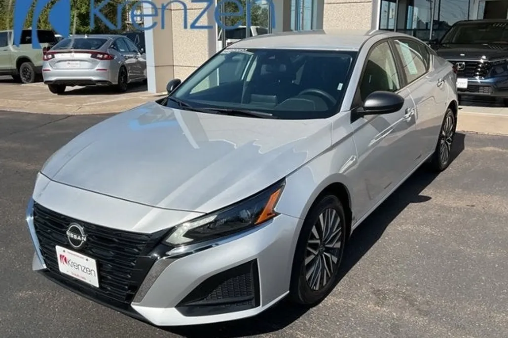 2024 Nissan Altima 2.5 SV photo 1