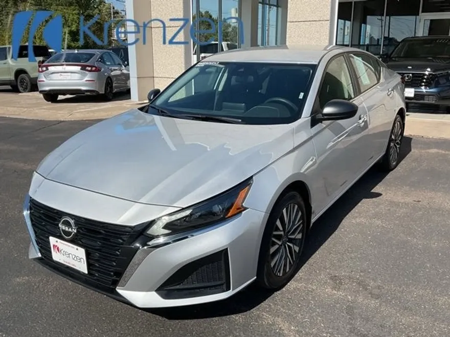 2024 Nissan Altima 2.5 SV photo 1