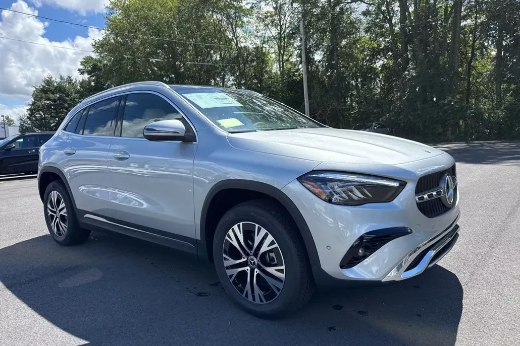 2026 Mercedes Benz GLA 250 4MATIC photo 1