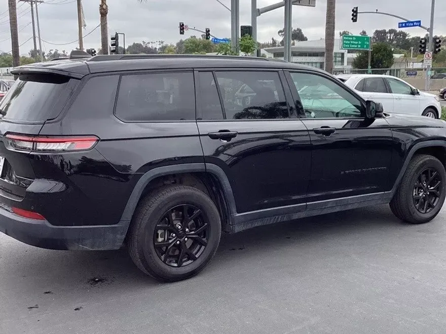 2024 Jeep Grand Cherokee Laredo photo 1