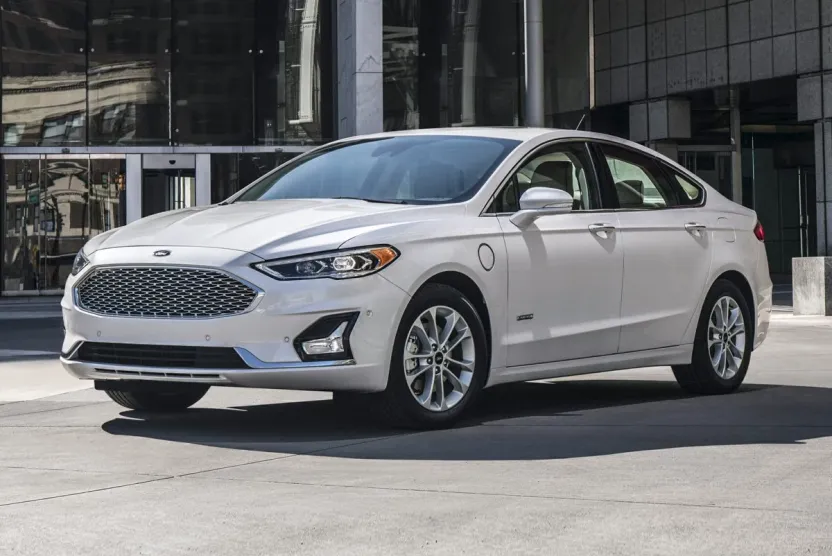 2019 Ford Fusion Energi Titanium photo 1