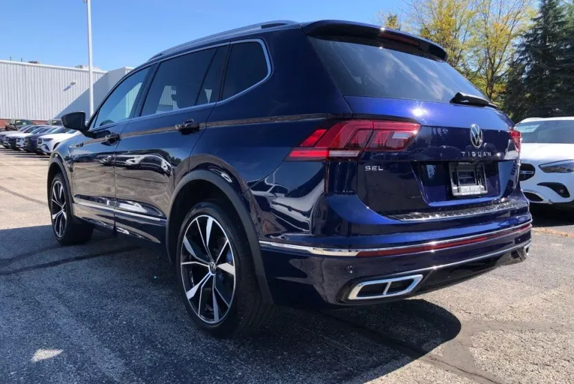 2022 Volkswagen Tiguan SEL Premium R-Line photo 1