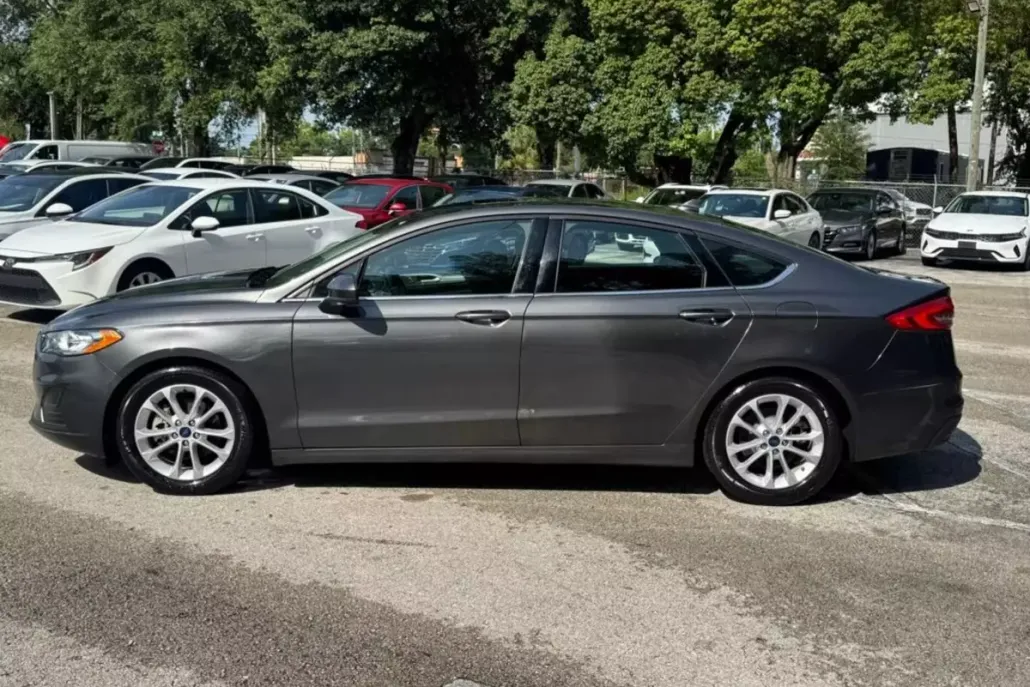 2020 Ford Fusion SE photo 1