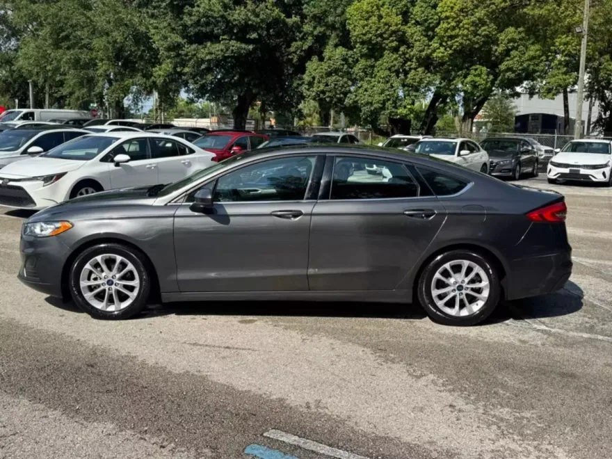2020 Ford Fusion SE photo 1