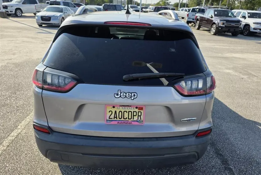 2019 Jeep Cherokee Latitude photo 1