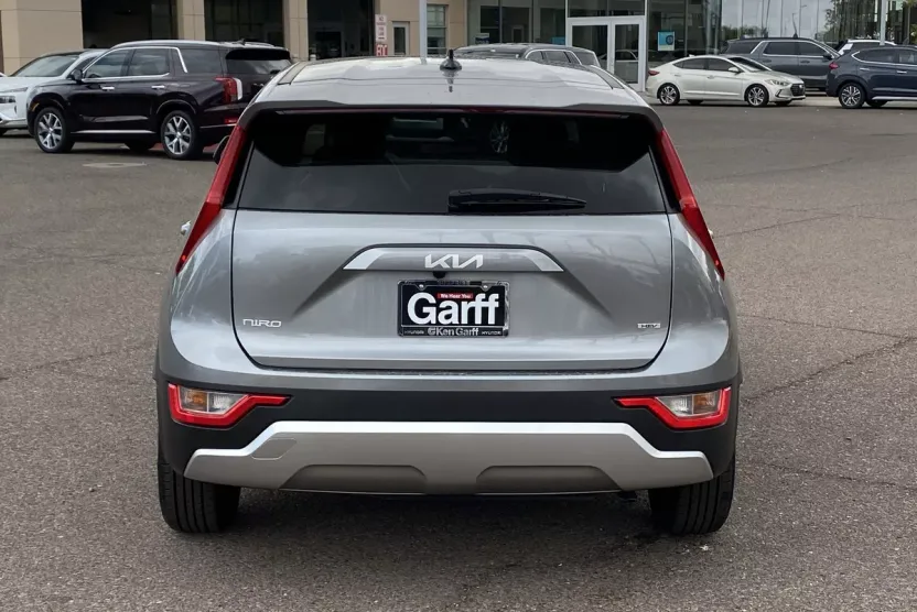 2023 Kia Niro LX photo 1