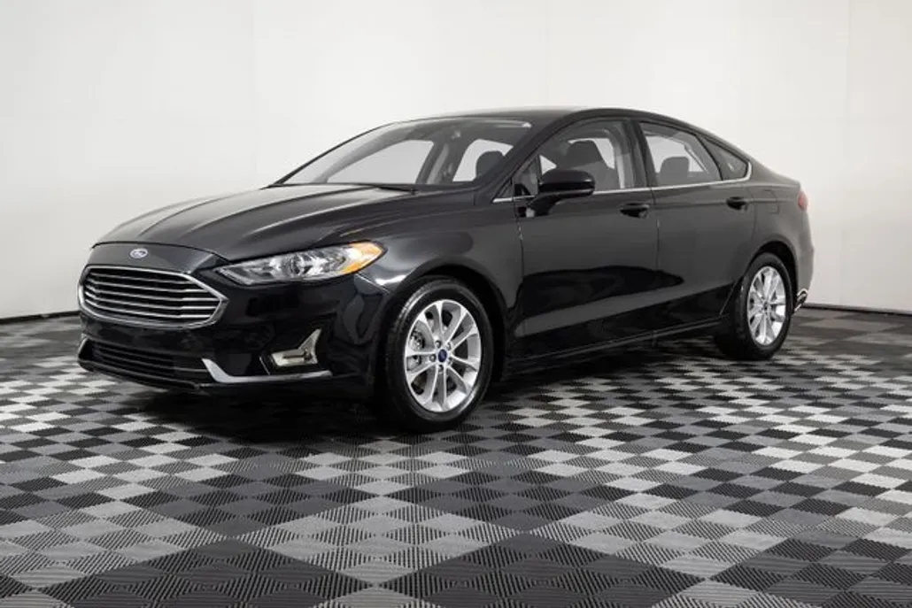 2020 Ford Fusion SE photo 1
