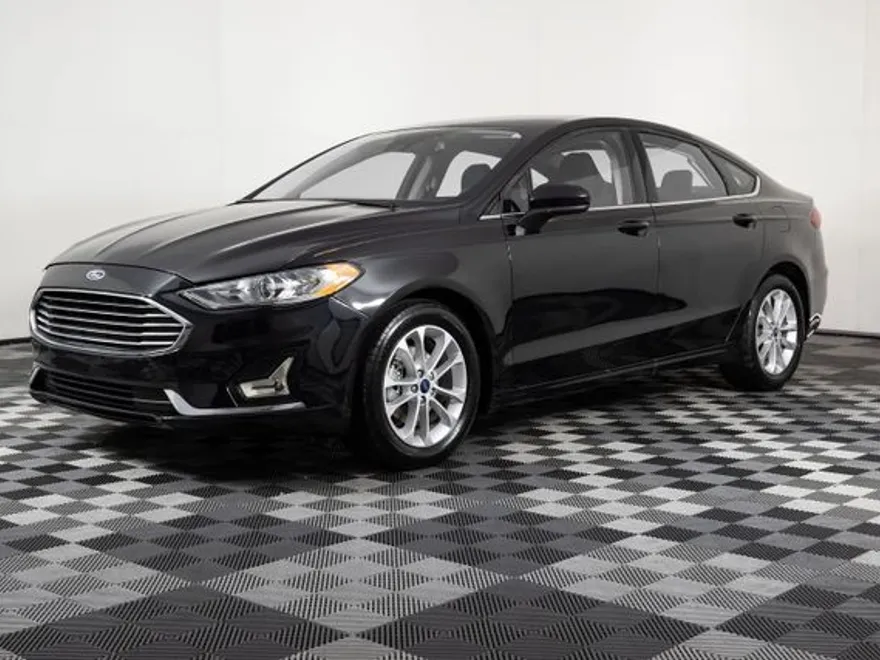 2020 Ford Fusion SE photo 1