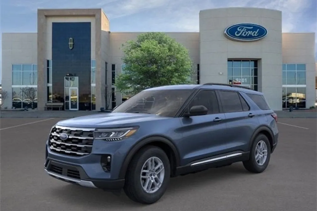 2025 Ford Explorer photo 1