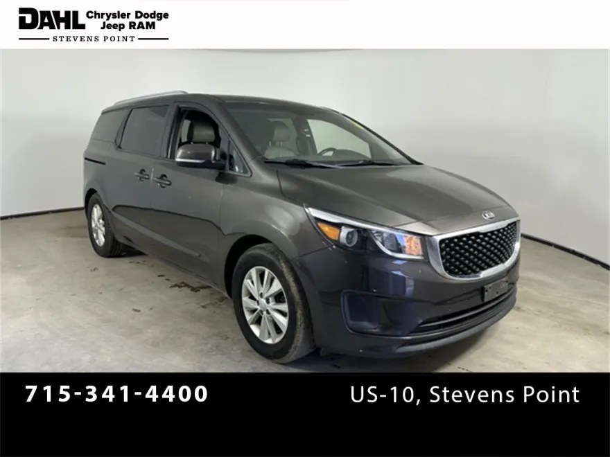 2017 Kia Sedona LX photo 1