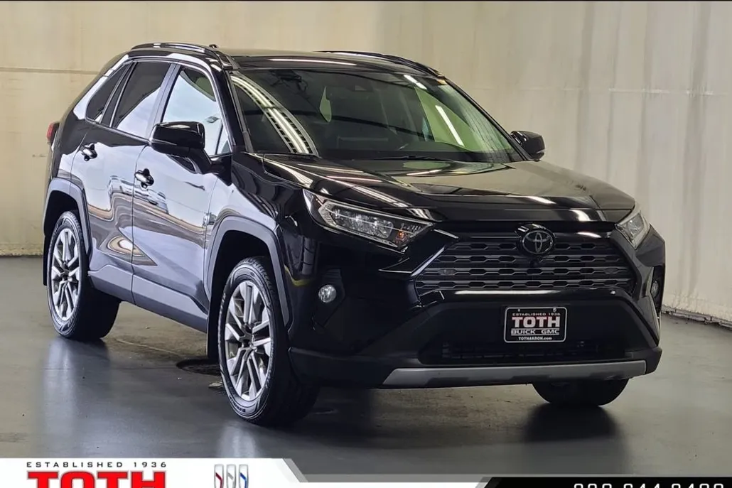 2019 Toyota RAV4 Limited photo 1
