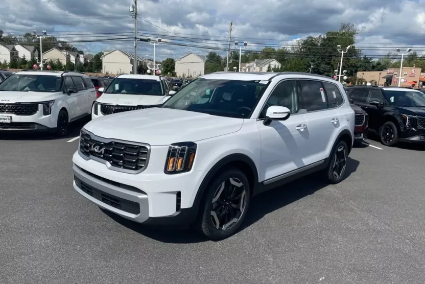 2025 Kia Telluride S photo 1