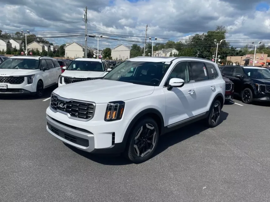 2025 Kia Telluride S photo 1