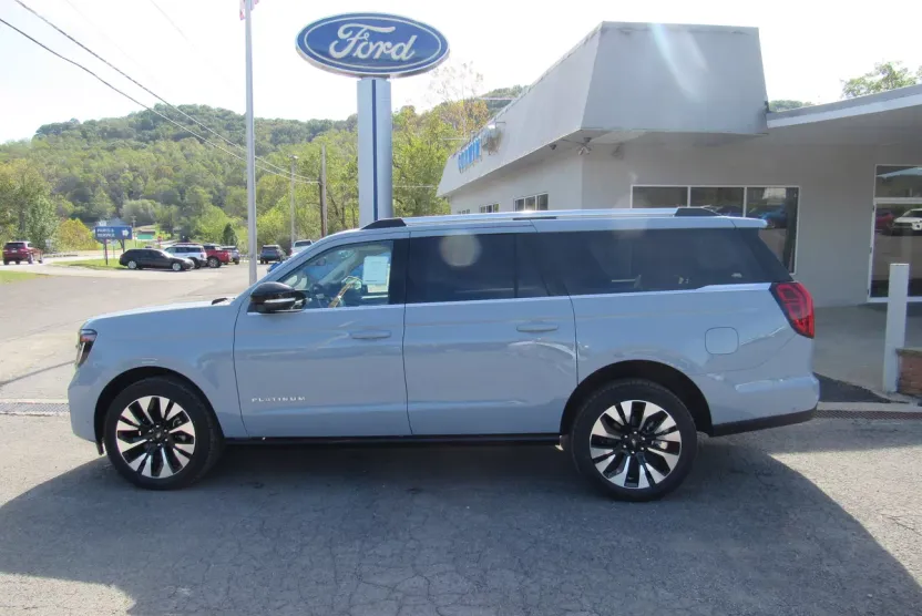 2025 Ford Expedition MAX Platinum photo 1