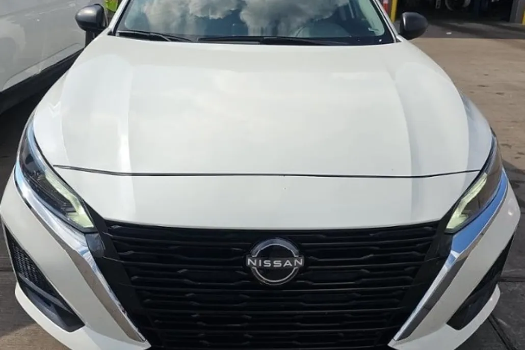 2024 Nissan Altima 2.5 SV photo 1