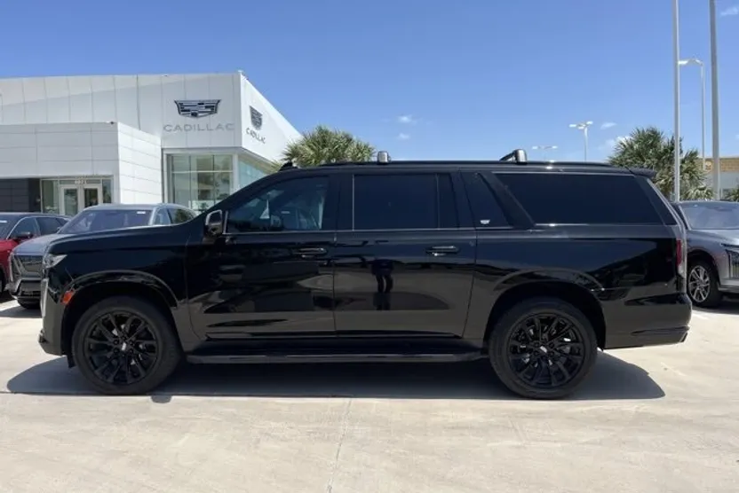 2022 Cadillac Escalade ESV Sport Platinum photo 1