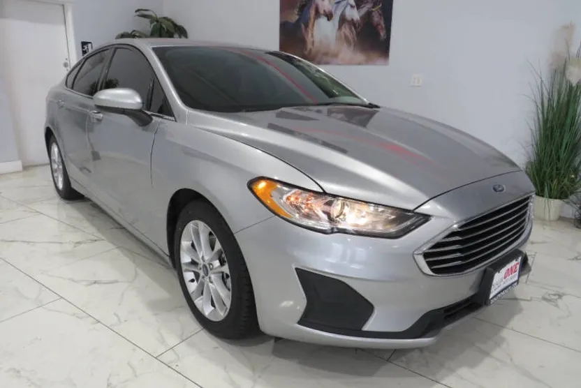 2020 Ford Fusion SE photo 1