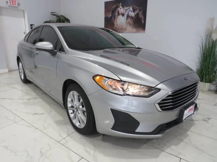 2020 Ford Fusion SE photo 1