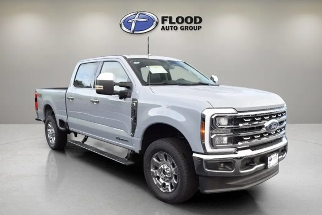 2025 Ford F-350 Lariat photo 1