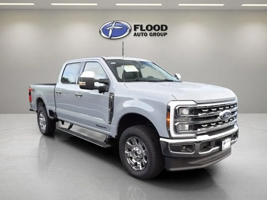 2025 Ford F-350 Lariat photo 1