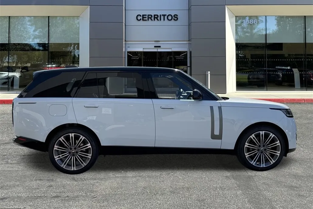 2025 Land Rover Range Rover SE photo 1