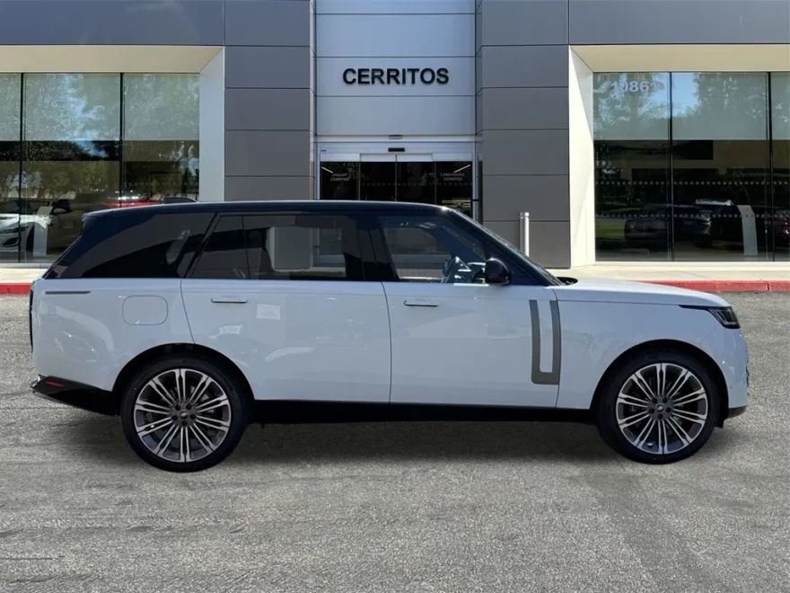 2025 Land Rover Range Rover SE photo 1