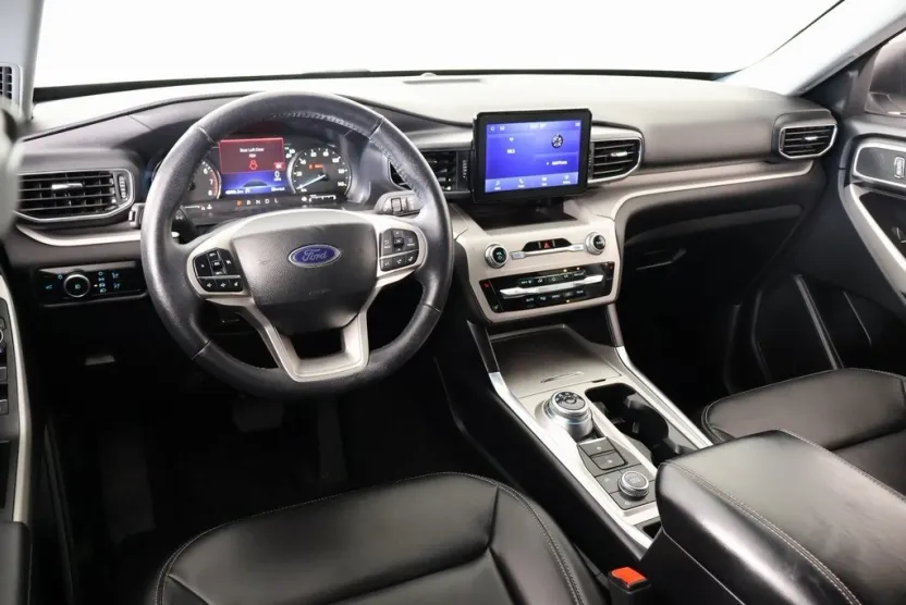 2024 Ford Explorer XLT photo 1