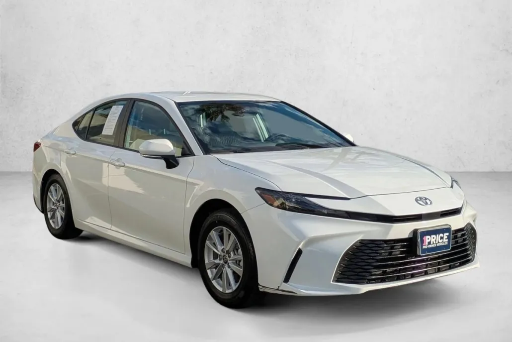 2025 Toyota Camry LE photo 1