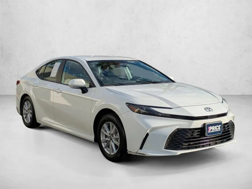 2025 Toyota Camry LE photo 1