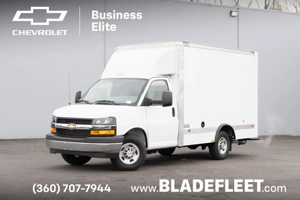 2024 Chevrolet Express Cutaway 3500 photo 1