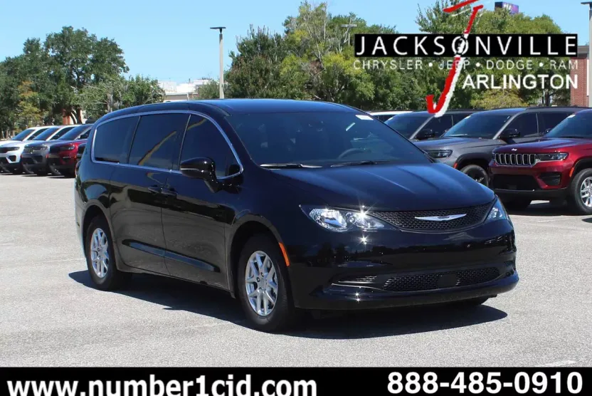2025 Chrysler Voyager LX photo 1