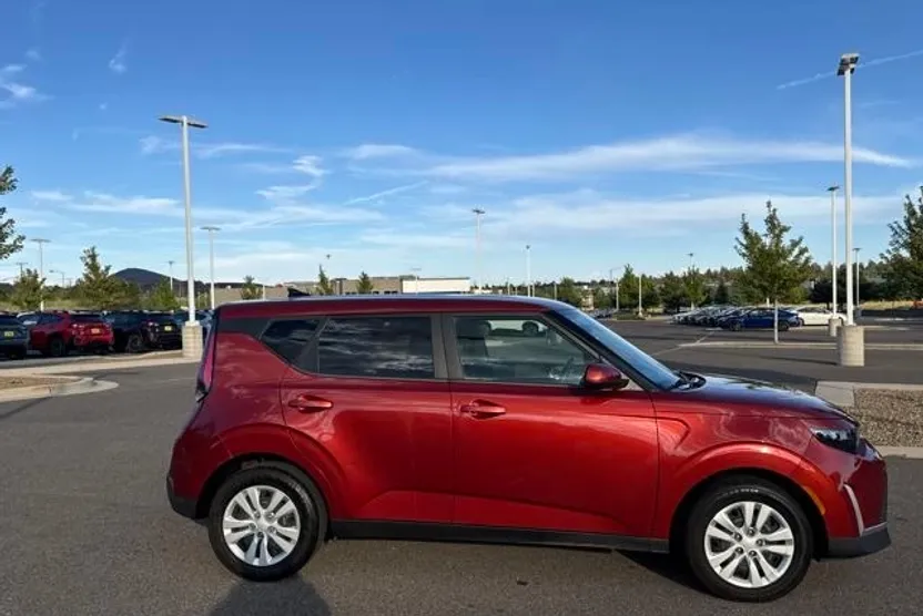 2023 Kia Soul LX photo 1