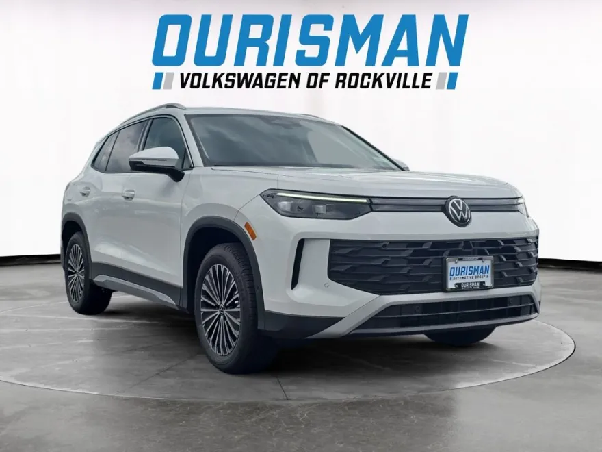 2025 Volkswagen Tiguan S photo 1