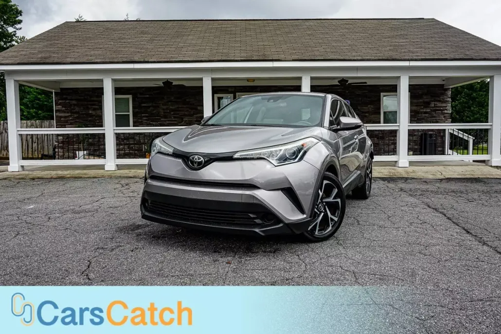 2019 Toyota C-HR XLE photo 1
