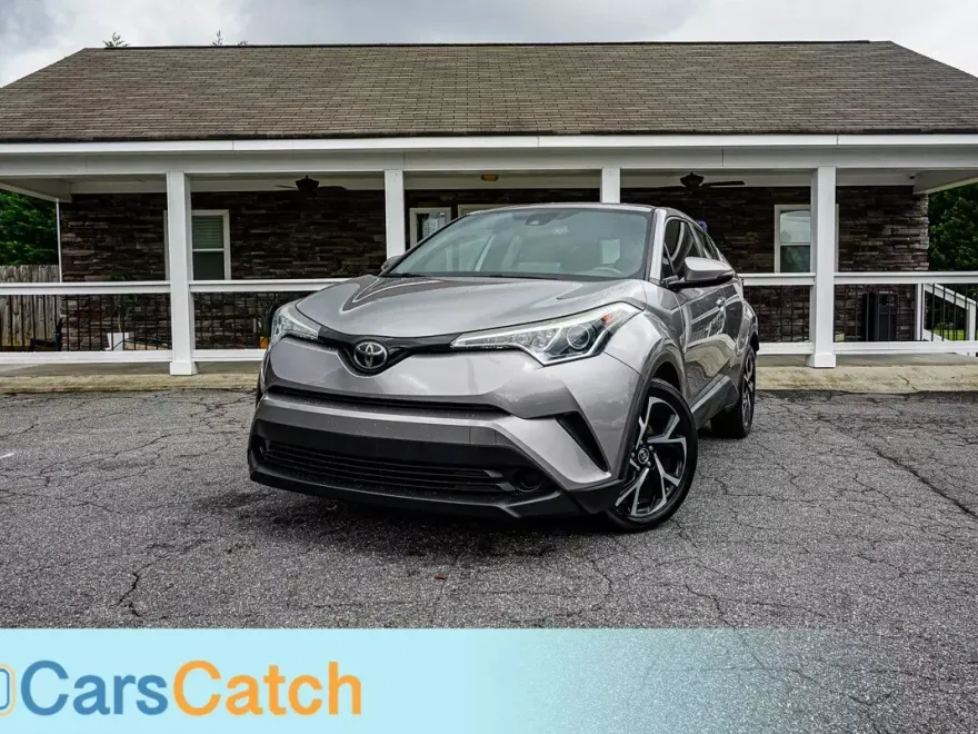 2019 Toyota C-HR XLE photo 1