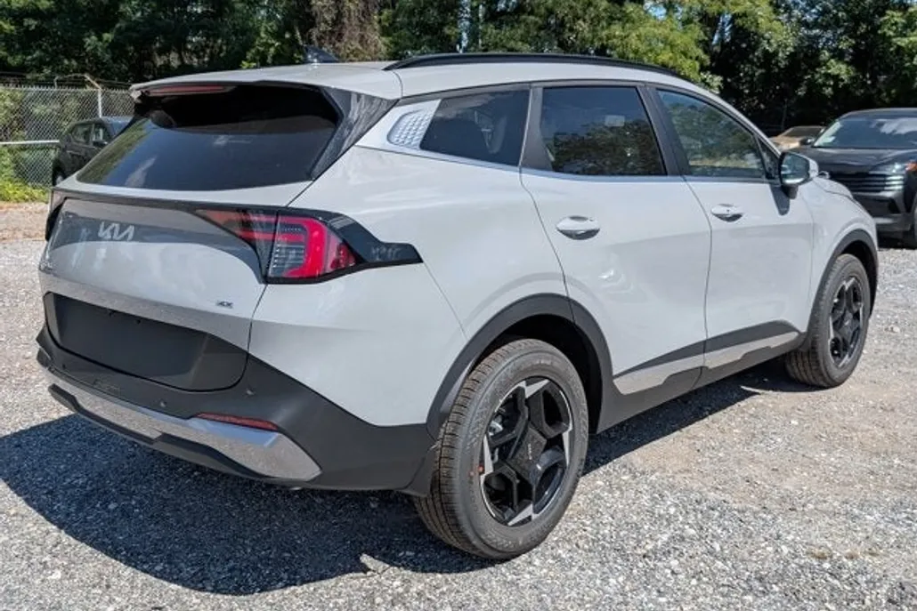 2026 Kia Sportage EX photo 1