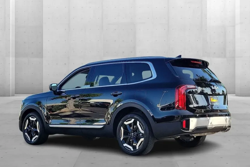 2023 Kia Telluride S photo 1