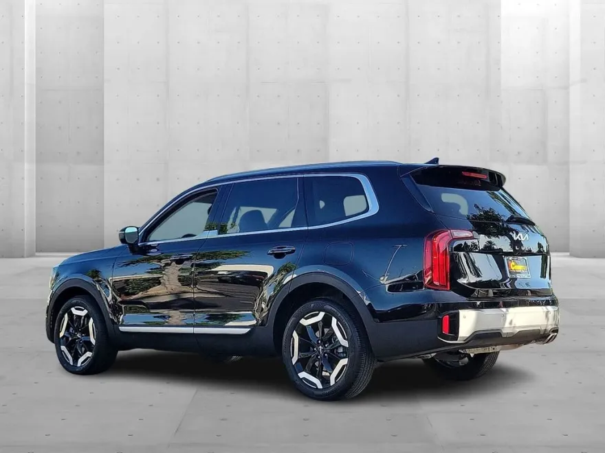 2023 Kia Telluride S photo 1