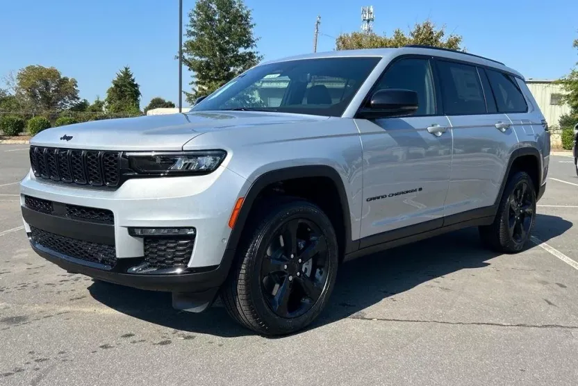 2025 Jeep Grand Cherokee Limited photo 1