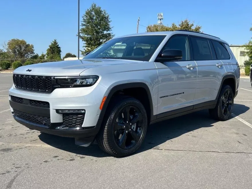 2025 Jeep Grand Cherokee Limited photo 1