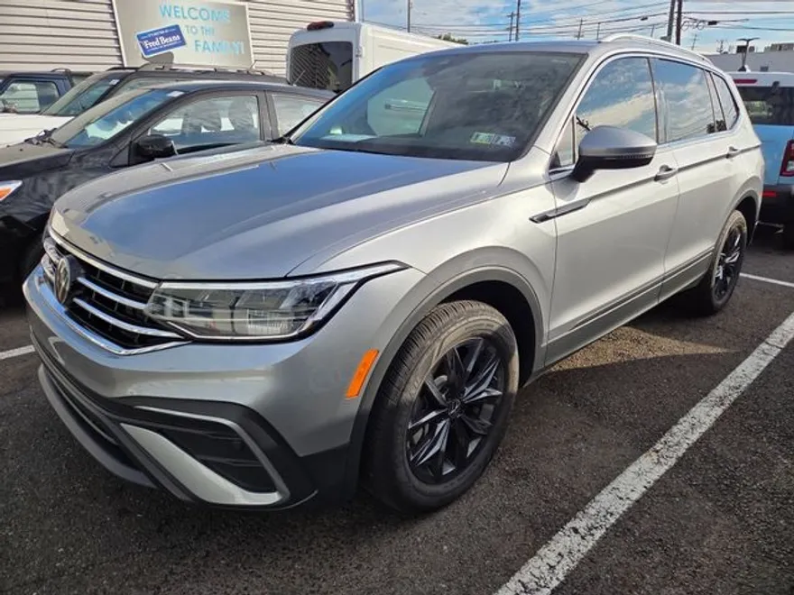 2024 Volkswagen Tiguan SE photo 1