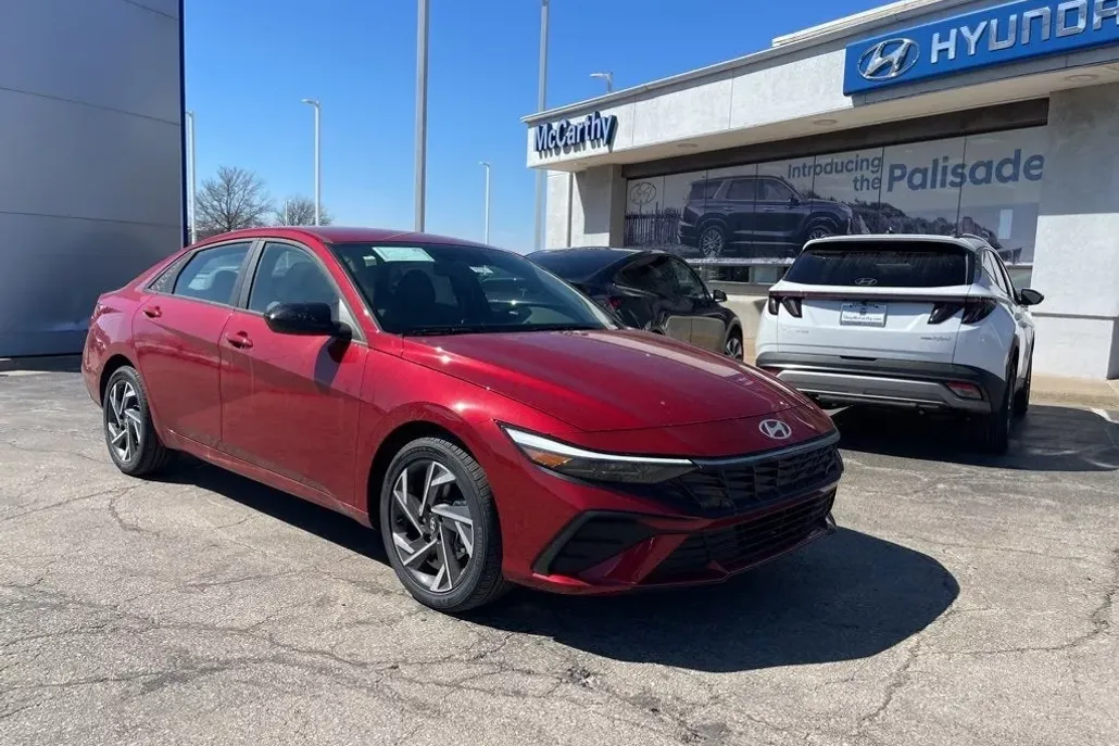 2025 Hyundai Elantra SEL Sport photo 1